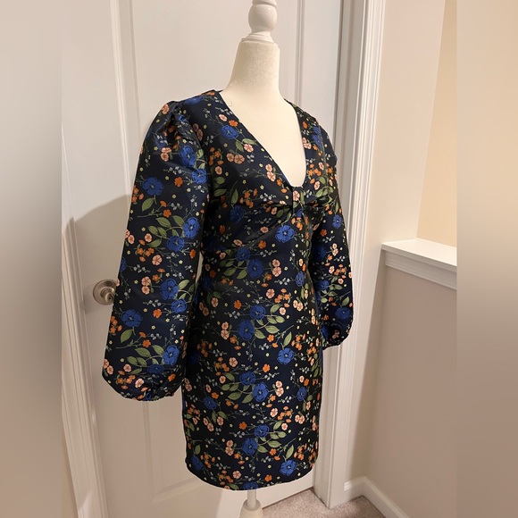 NWOT Navy Floral Brocade Mini Size 4 - Picture 2 of 5